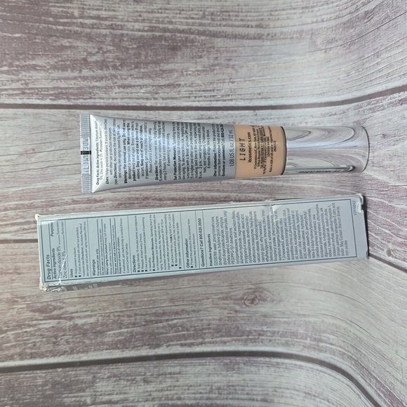 It CC+ Color Correcting Full Coverage Anti-Aging 50+ Light Exp 3/25 NIB 32ml** - Picture 2 of 3